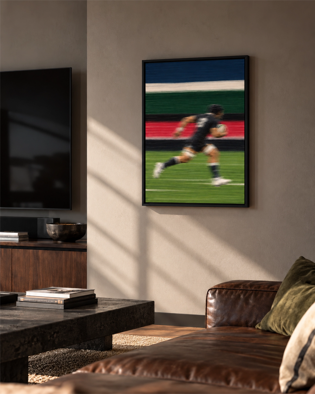Kunstdruck Line Break im schwarzen Rahmen an der Wand eines warmen Wohnzimmers über braunen Ledersitzen und einem Couchtisch aus dunklem Stein.