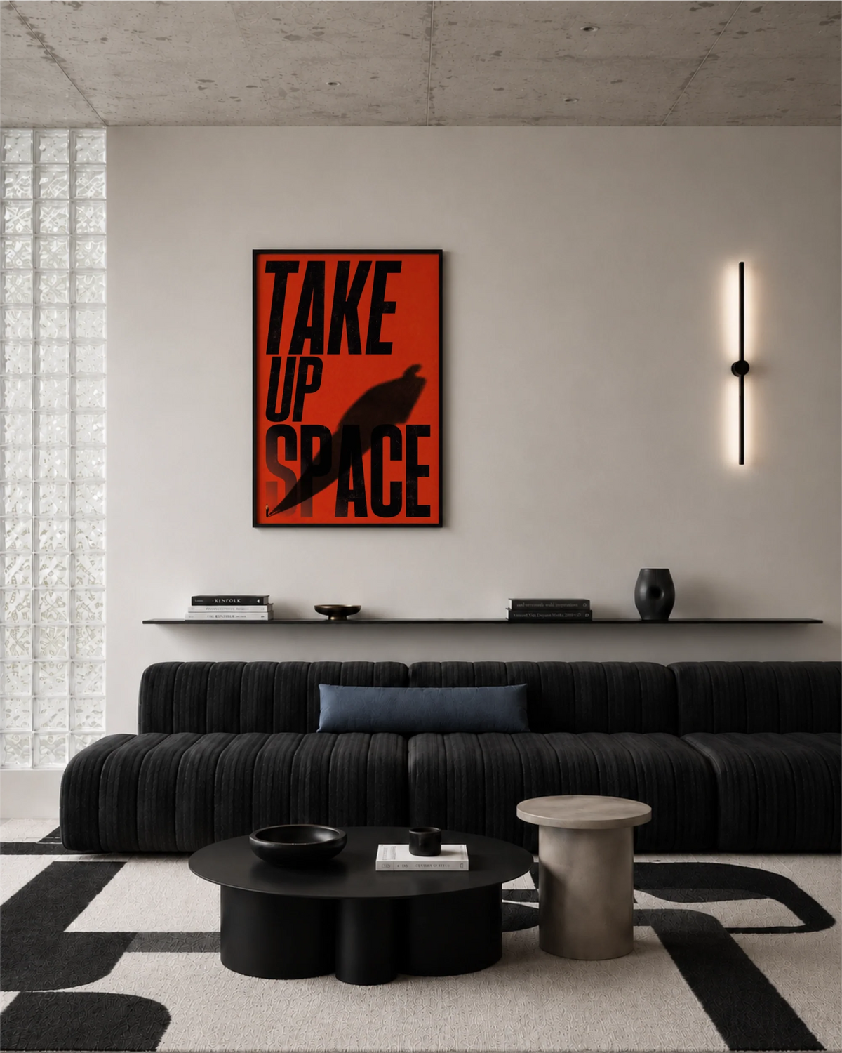 Kunstdruck Take Up Space gerahmt in einer Interieur-Szene.