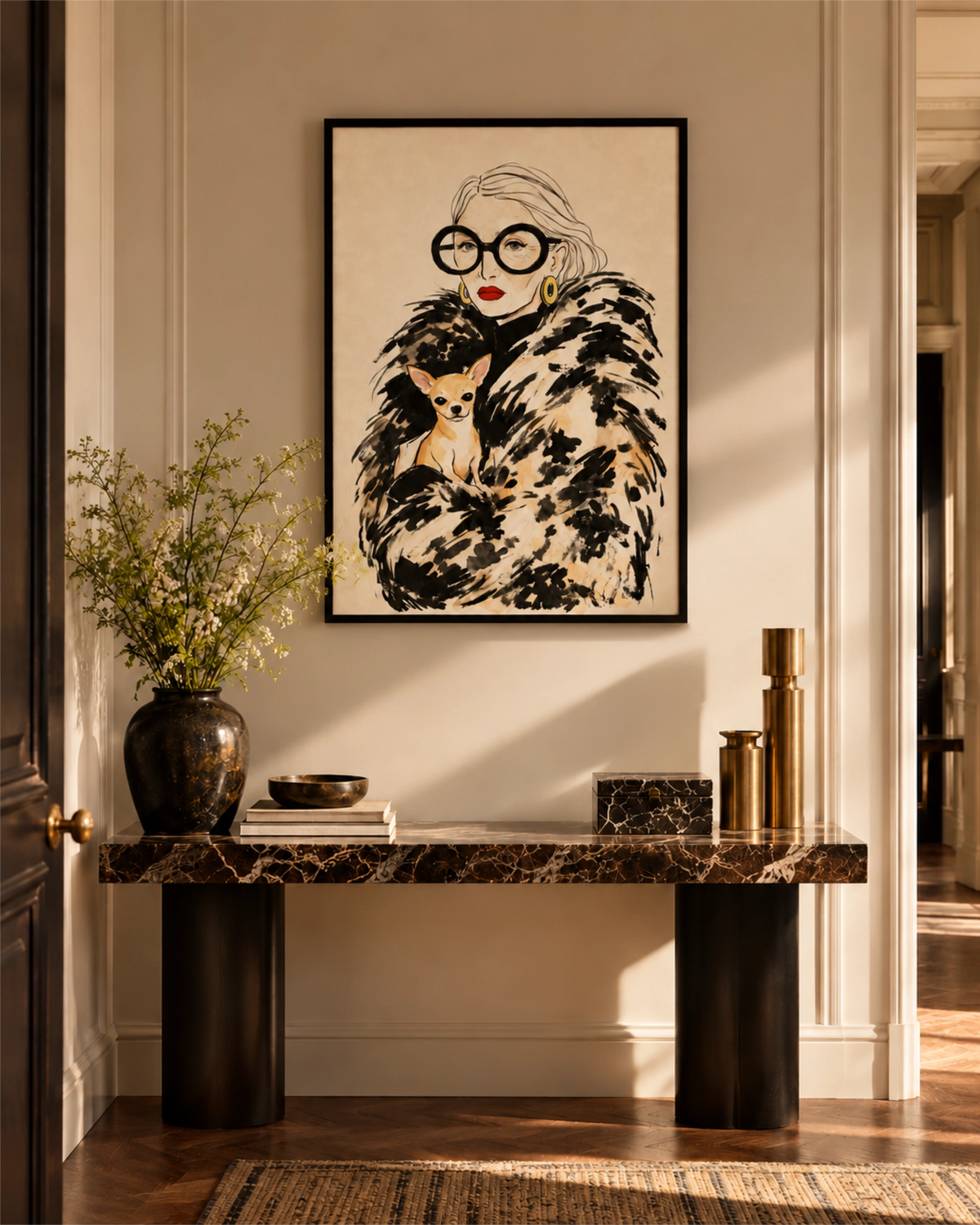Kunstdruk Big Coat Energy in een lijst van naturel hout boven een wandtafel van donker notenhout, gestyled met blauw keramiek in warm zonlicht.