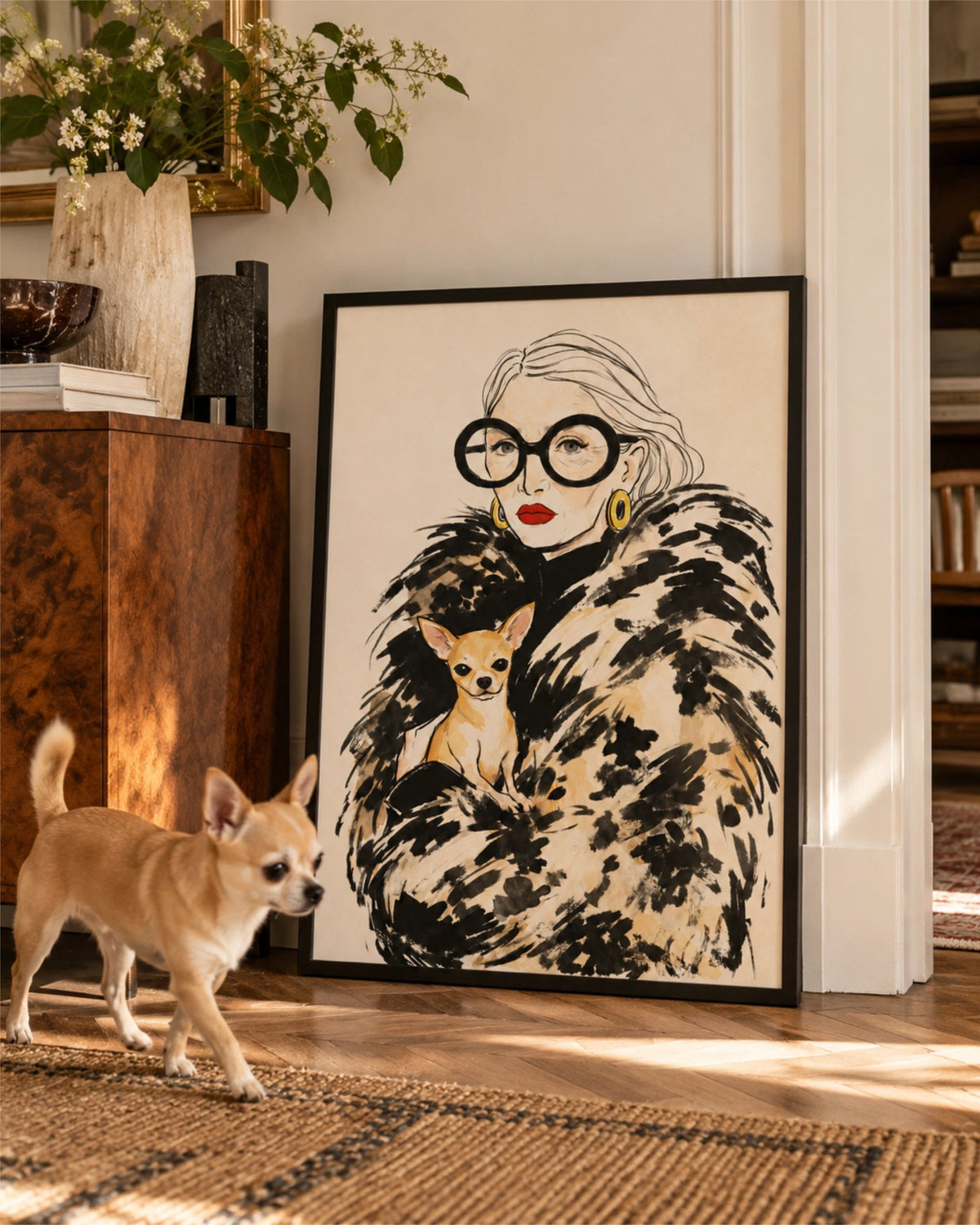 Affiche Big Coat Energy encadrée près d’un chihuahua dans un intérieur ensoleillé